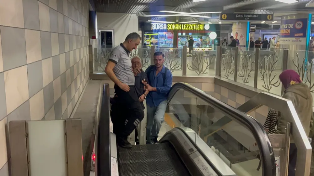 Peronda öğrencilerin eşek şakası yaşlı adamın hayatına mal oluyordu