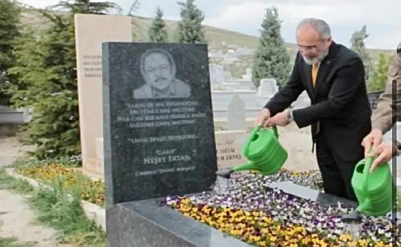 Yalçın Topçu ; 
