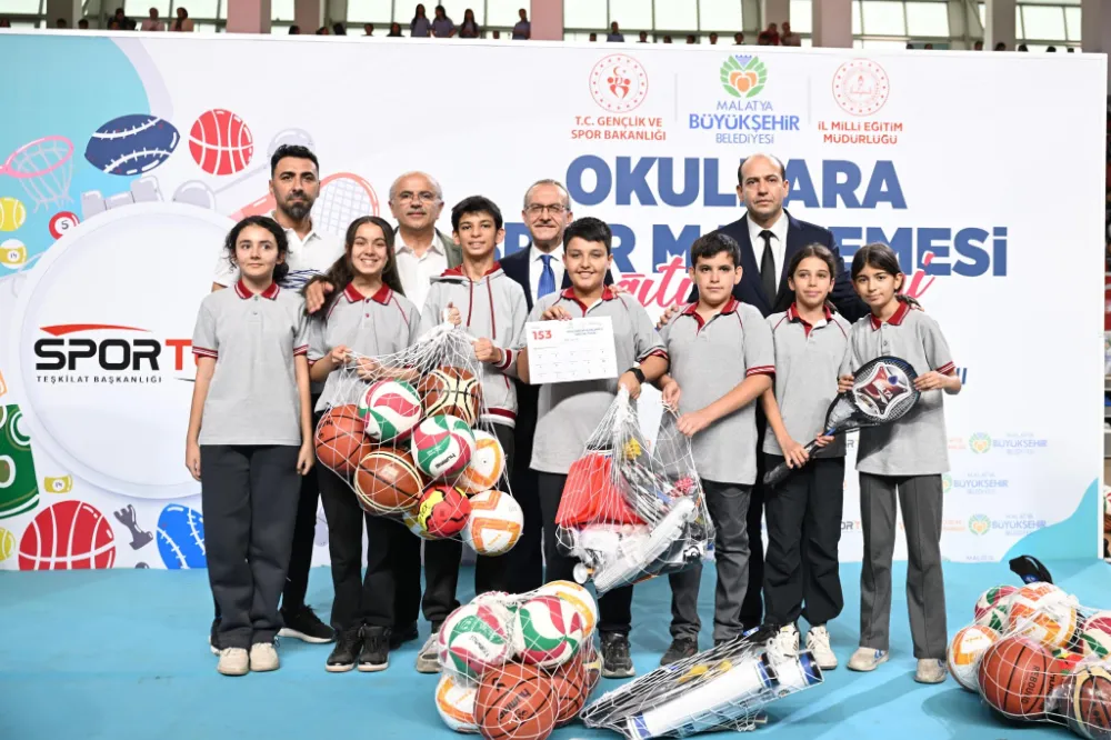 Vali Yavuz Okullara Spor Malzemesi Dağıtım Töreni’ne Katıldı