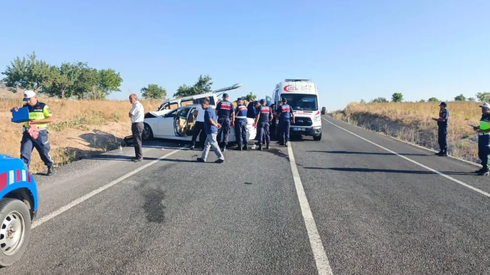 Nevşehir’de otomobil ile hafif ticari araç çarpıştı: 14 yaralı